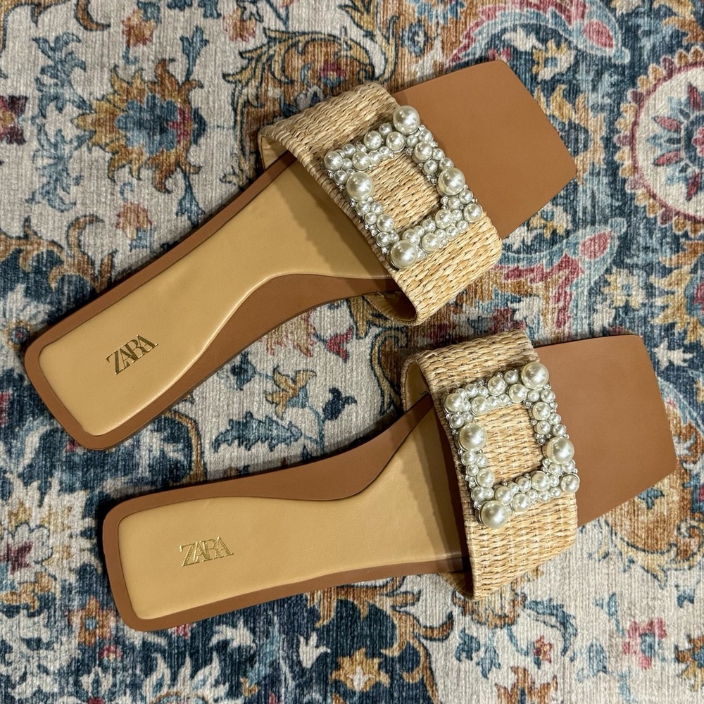 EMBELLISHED FLAT SANDALS